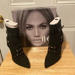 Brand new boots, and still in a box.